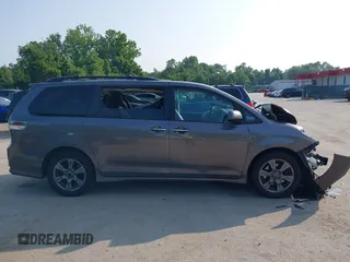 2019 Toyota Sienna SE z VIN 5TDEZ3DC9KS215829, wystawiony jako IAAI lot #42436801 z przebiegiem 126 585 mil mil oraz . Historia ofert i sprzedaży dostępna na DreamBid. Obrazek 13.