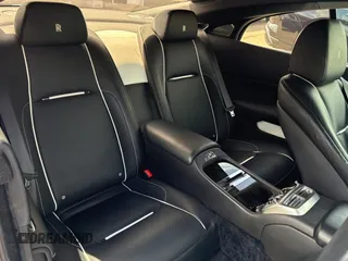 2019 Rolls-Royce Wraith z VIN SCA665C54KUX87311, wystawiony jako Copart lot #52000635 z przebiegiem 14 875 mil mil oraz Tytuł czysty. Historia ofert i sprzedaży dostępna na DreamBid. Obrazek 6.