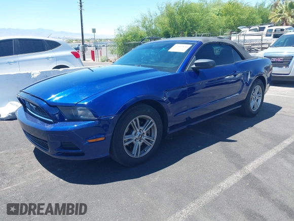 2014 Ford Mustang V6 z VIN 1ZVBP8EM8E5238393, wystawiony jako IAAI lot #42502830 z przebiegiem 150 481 mil mil oraz . Historia ofert i sprzedaży dostępna na DreamBid. Obrazek 2.