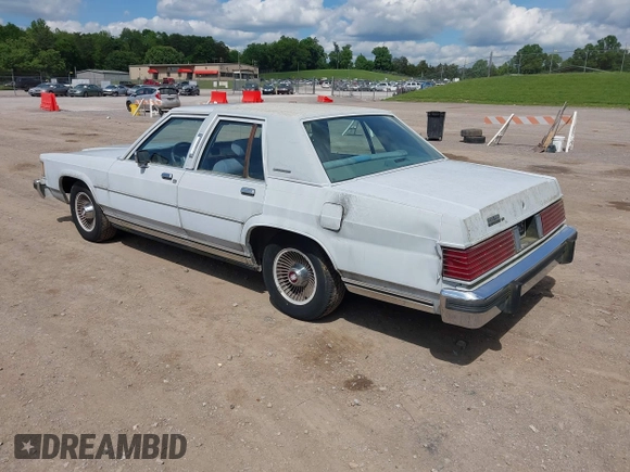 1986 Mercury Grand Marquis z VIN 2MEBP95F2GX642882, wystawiony jako IAAI lot #42227433 z przebiegiem 57 041 mil mil oraz . Historia ofert i sprzedaży dostępna na DreamBid. Obrazek 6.