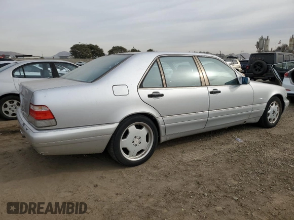 1999 Mercedes-Benz S 320/430/500 z VIN WDBGA33G7XA417690, wystawiony jako Copart lot #84715404 z przebiegiem 259 631 mil mil oraz Czysty tytuł • Clean title. Historia ofert i sprzedaży dostępna na DreamBid. Obrazek 3.