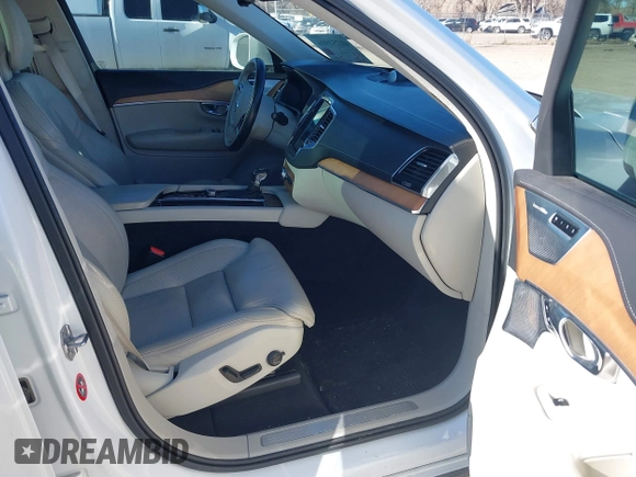 2018 Volvo XC90 Inscription with VIN YV4A22PL0J1386504, listed as a IAAI auction lot 41751916 with 73,081 mi miles. Bid and sale history available at carsss.com. Image 5.