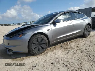 2025 Tesla Model 3 Long Range z VIN 5YJ3E1EA9SF918209, wystawiony jako Copart lot #41908235 z przebiegiem Nie podano mil oraz Szkoda całkowita • Salvage title. Historia ofert i sprzedaży dostępna na DreamBid. Obrazek 1.
