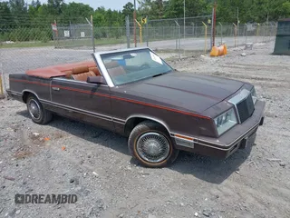 1982 Chrysler LeBaron z VIN 1C3BC55D2CG145033, wystawiony jako IAAI lot #42145500 z przebiegiem 20 643 mil mil oraz . Historia ofert i sprzedaży dostępna na DreamBid. Obrazek 1.