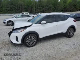 2024 Nissan Kicks SV z VIN 3N1CP5CV4RL575153, wystawiony jako Copart lot #54861585 z przebiegiem 26 070 mil mil oraz Szkoda całkowita • Salvage title. Historia ofert i sprzedaży dostępna na DreamBid. Obrazek 1.