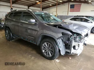 2020 Jeep Cherokee Latitude Plus with VIN 1C4PJMLB7LD516790, listed as a Copart auction lot 64396865 with 67,590 mi miles and Salvage title. Bid and sale history available at DreamBid. Image 4.