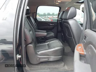 2007 Chevrolet Suburban LTZ with VIN 1GNFK16367J196596, listed as a IAAI auction lot 42392224 with 100,774 mi miles and . Bid and sale history available at DreamBid. Image 8.