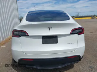 2021 Tesla Model Y Long Range with VIN 5YJYGDEE1MF152256, listed as a IAAI auction lot 42004769 with 35,176 mi miles. Bid and sale history available at carsss.com. Image 17.