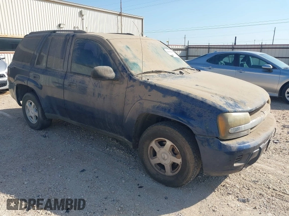 2003 Chevrolet TrailBlazer LS with VIN 1GNDS13S432222507, listed as a IAAI auction lot 42035817 with 220,061 mi miles. Bid and sale history available at carsss.com. Image 1.