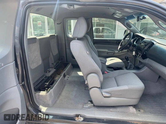 2010 Toyota Tacoma with VIN 5TEUX4EN9AZ726630, listed as a Copart auction lot 62417735 with 211,445 mi miles and Clean title. Bid and sale history available at DreamBid. Image 6.