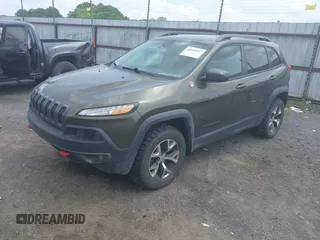 2014 Jeep Cherokee Trailhawk z VIN 1C4PJMBBXEW232210, wystawiony jako IAAI lot #42143917 z przebiegiem 113 603 mil mil oraz . Historia ofert i sprzedaży dostępna na DreamBid. Obrazek 2.