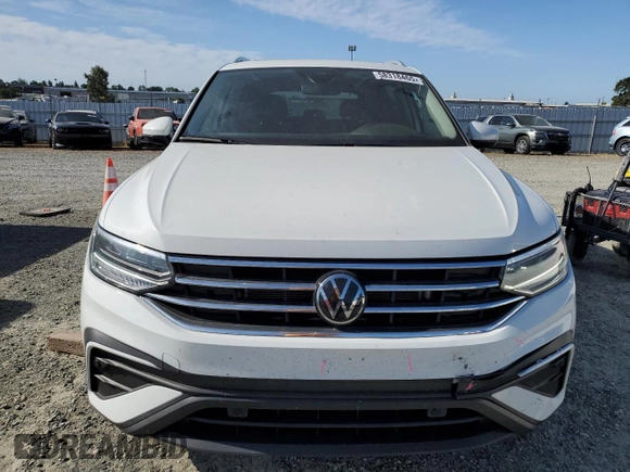 2024 Volkswagen Tiguan SE with VIN 3VVMB7AX6RM183285, listed as a Copart auction lot 58318465 with 9,586 mi miles and Salvage title. Bid and sale history available at DreamBid. Image 5.
