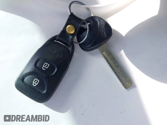 2017 Hyundai Accent SE z VIN KMHCT4AE1HU339968, wystawiony jako IAAI lot #41814900 z przebiegiem 97 332 mil mil oraz . Historia ofert i sprzedaży dostępna na DreamBid. Obrazek 11.