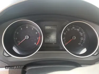 2015 Volkswagen Jetta SE z VIN 3VWD17AJ4FM221246, wystawiony jako Copart lot #54321255 z przebiegiem 172 906 mil mil oraz Szkoda całkowita • Salvage title. Historia ofert i sprzedaży dostępna na DreamBid. Obrazek 9.
