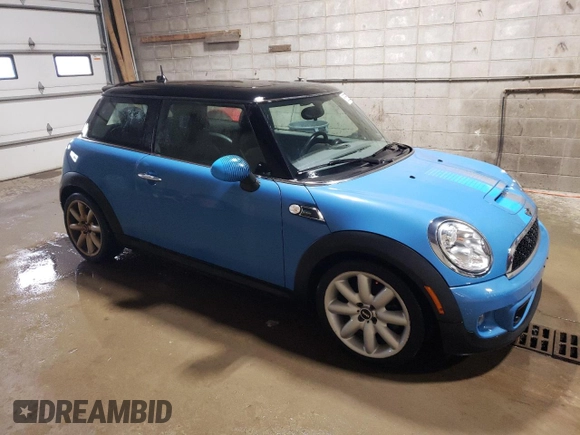 2013 MINI Hardtop S z VIN WMWSV3C54DT388614, wystawiony jako Copart lot #60565225 z przebiegiem 86 138 mil mil oraz Czysty tytuł • Clean title. Historia ofert i sprzedaży dostępna na DreamBid. Obrazek 4.