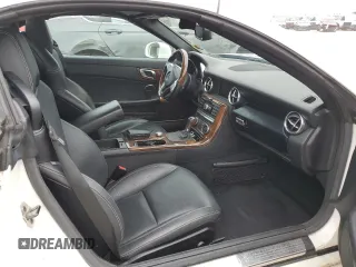 2012 Mercedes-Benz SLK 350 z VIN WDDPK5HA8CF008938, wystawiony jako Copart lot #57484345 z przebiegiem 84 627 mil mil oraz Szkody całkowita. Historia ofert i sprzedaży dostępna na DreamBid. Obrazek 10.