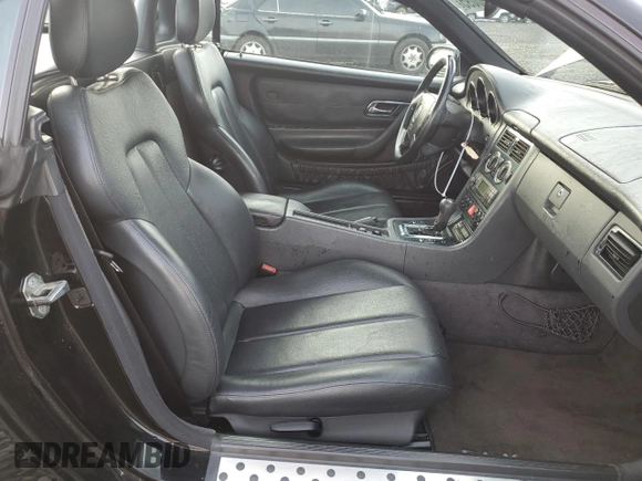 1999 Mercedes-Benz SLK 230/320 z VIN WDBKK47F7XF142078, wystawiony jako Copart lot #43598095 z przebiegiem 61 995 mil mil oraz Szkoda całkowita • Salvage title. Historia ofert i sprzedaży dostępna na DreamBid. Obrazek 11.