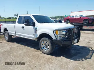 2017 Ford F-250 XLT with VIN 1FT7X2B69HEE56438, listed as a IAAI auction lot 42508233 with 197,556 mi miles and . Bid and sale history available at DreamBid. Image 1.