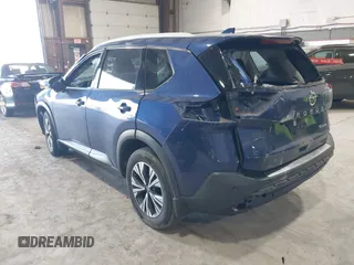 2021 Nissan Rogue SV z VIN 5N1AT3BB6MC757321, wystawiony jako IAAI lot #42035826 z przebiegiem 45 443 mil mil oraz . Historia ofert i sprzedaży dostępna na DreamBid. Obrazek 3.
