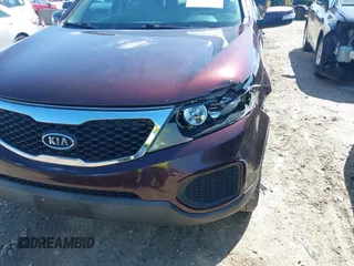 2013 Kia Sorento LX with VIN 5XYKTCA62DG331960, listed as a IAAI auction lot 41971476 with 186,287 mi miles. Bid and sale history available at carsss.com. Image 12.