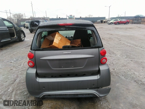 2014 Smart fortwo Pure z VIN WMEEJ3BAXEK783075, wystawiony jako IAAI lot #41505299 z przebiegiem 34 473 mil mil oraz . Historia ofert i sprzedaży dostępna na DreamBid. Obrazek 6.