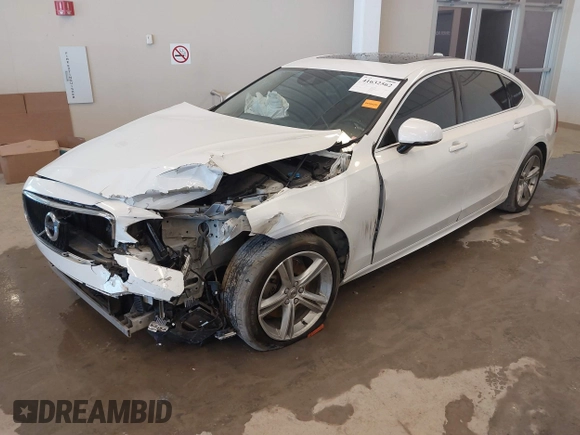 2019 Volvo S90 Momentum with VIN LVY102AK5KP081791, listed as a IAAI auction lot 41632562 with 117,384 mi miles. Bid and sale history available at carsss.com. Image 17.