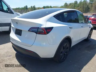 2024 Tesla Model Y с VIN 7SAYGDED8RF211112, выставлен на аукционе IAAI как лот 42176000 с пробегом 16 677 миль миль и . История ставок и продаж доступна на DreamBid. Изображение 4.