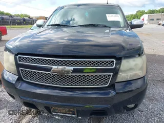 2011 Chevrolet Suburban LT z VIN 1GNSCJE0XBR133465, wystawiony jako IAAI lot #42294755 z przebiegiem 328 824 mil mil oraz . Historia ofert i sprzedaży dostępna na DreamBid. Obrazek 12.
