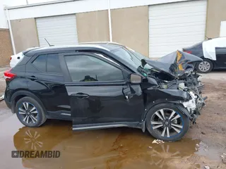 2019 Nissan Kicks SV z VIN 3N1CP5CU1KL526103, wystawiony jako IAAI lot #40405698 z przebiegiem 76 009 mil mil oraz . Historia ofert i sprzedaży dostępna na DreamBid. Obrazek 14.