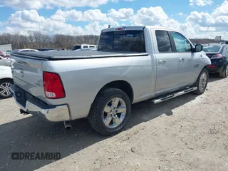 2018 Ram 1500 Big Horn z VIN 1C6RR7GG6JS231331, wystawiony jako IAAI lot #41858511 z przebiegiem 64 514 mil mil oraz . Historia ofert i sprzedaży dostępna na DreamBid. Obrazek 4.