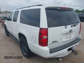 2007 Chevrolet Suburban LTZ z VIN 3GNFC16J77G300428, wystawiony jako IAAI lot #42279084 z przebiegiem Nie podano mil oraz . Historia ofert i sprzedaży dostępna na DreamBid. Obrazek 3.