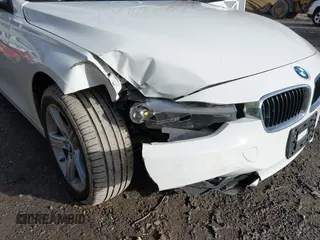 2014 BMW 3 Series 320i xDrive с VIN WBA3C3G58ENS68194, выставлен на аукционе IAAI как лот 41732422 с пробегом 103 206 миль миль и . История ставок и продаж доступна на DreamBid. Изображение 6.