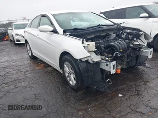2013 Hyundai Sonata GLS z VIN 5NPEB4AC4DH656534, wystawiony jako IAAI lot #41617135 z przebiegiem Nie podano mil oraz . Historia ofert i sprzedaży dostępna na DreamBid. Obrazek 1.
