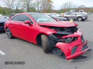 2020 Mercedes-Benz CLA 250 z VIN WDD5J4GB8LN026604, wystawiony jako IAAI lot #42102642 z przebiegiem 79 329 mil mil oraz . Historia ofert i sprzedaży dostępna na DreamBid. Obrazek 1.