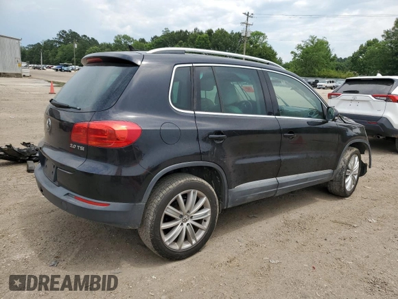 2013 Volkswagen Tiguan SE z VIN WVGAV7AXXDW523728, wystawiony jako Copart lot #64116173 z przebiegiem 116 336 mil mil oraz Szkoda całkowita • Salvage title. Historia ofert i sprzedaży dostępna na DreamBid. Obrazek 3.