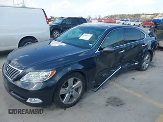 2008 Lexus LS 460 L z VIN JTHGL46F885026836, wystawiony jako IAAI lot #41881113 z przebiegiem 124 883 mil mil oraz . Historia ofert i sprzedaży dostępna na DreamBid. Obrazek 2.