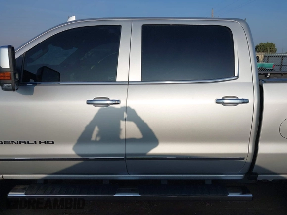 2017 GMC Sierra 2500HD Denali with VIN 1GT12UEY2HF192132, listed as a IAAI auction lot 42094570 with 119,361 mi miles and . Bid and sale history available at DreamBid. Image 15.