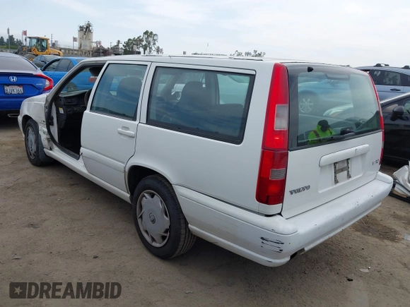 1998 Volvo V70 с VIN YV1LW5541W2350300, выставлен на аукционе IAAI как лот 42343799 с пробегом 286 071 миль миль и . История ставок и продаж доступна на DreamBid. Изображение 3.