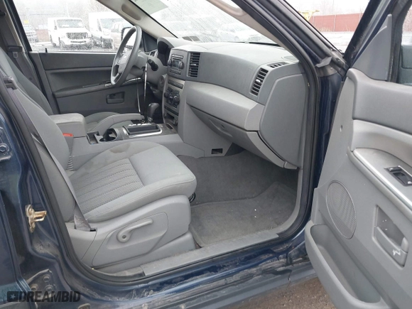 2006 Jeep Grand Cherokee Laredo with VIN 1J4GR48KX6C135070, listed as a IAAI auction lot 41966282 with 142,833 mi miles. Bid and sale history available at carsss.com. Image 5.