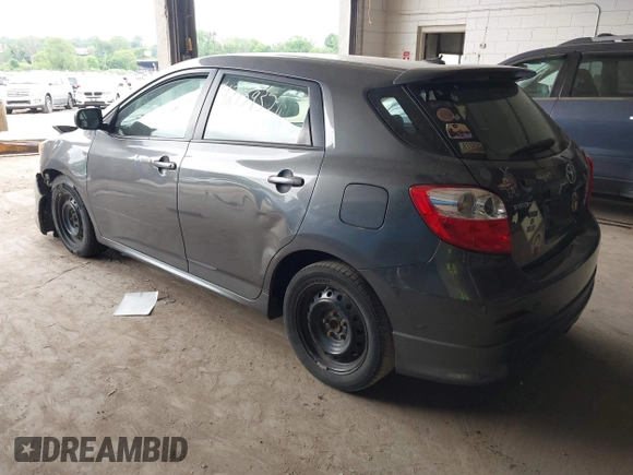 2010 Toyota Matrix S z VIN 2T1KE4EEXAC036565, wystawiony jako IAAI lot #42459351 z przebiegiem 182 150 mil mil oraz . Historia ofert i sprzedaży dostępna na DreamBid. Obrazek 3.