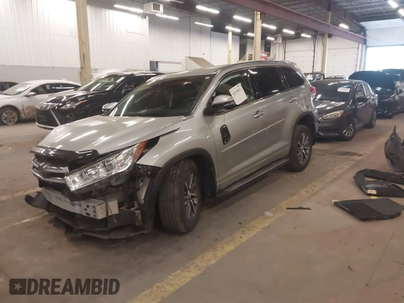 2017 Toyota Highlander XLE with VIN 5TDJZRFH2HS388353, listed as a IAAI auction lot 42138913 with 41,107 mi miles and . Bid and sale history available at DreamBid. Image 18.