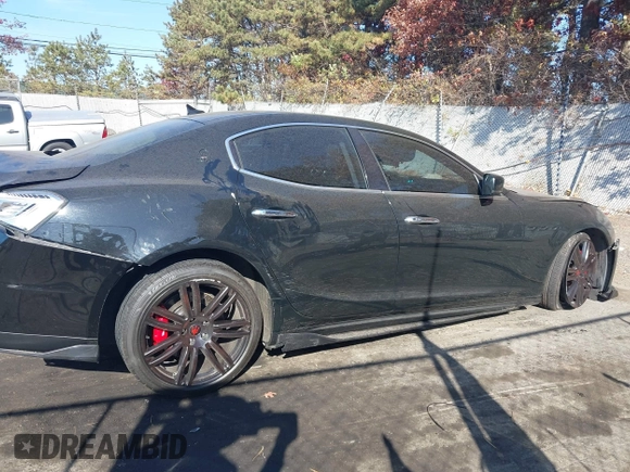 2014 Maserati Ghibli S Q4 z VIN ZAM57RTA9E1106695, wystawiony jako IAAI lot #40783416 z przebiegiem 92 885 mil mil oraz . Historia ofert i sprzedaży dostępna na DreamBid. Obrazek 13.