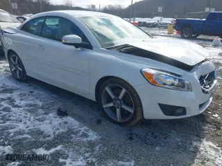 2013 Volvo C70 T5 with VIN YV1672MC5DJ142005, listed as a IAAI auction lot 41634212 with NaN miles. Bid and sale history available at carsss.com. Image 1.