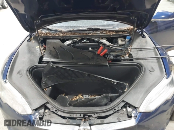 2018 Tesla Model S 75D with VIN 5YJSA1E24JF257817, listed as a IAAI auction lot 41960439 with 61,971 mi miles and . Bid and sale history available at DreamBid. Image 10.
