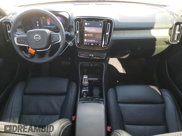 2023 Volvo XC40 Ultimate Dark Theme z VIN YV4L12UX4P2003752, wystawiony jako Copart lot #80270204 z przebiegiem 6194 mil mil oraz Szkody całkowita. Historia ofert i sprzedaży dostępna na DreamBid. Obrazek 9.