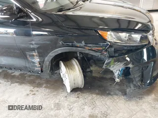 2020 Kia Sorento LX z VIN 5XYPG4A36LG644112, wystawiony jako IAAI lot #42115141 z przebiegiem 101 170 mil mil oraz . Historia ofert i sprzedaży dostępna na DreamBid. Obrazek 6.