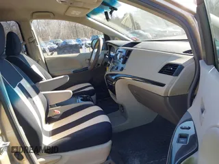 2011 Toyota Sienna LE AAS with VIN 5TDKK3DC0BS168052, listed as a IAAI auction lot 41688494 with 49,095 mi miles. Bid and sale history available at carsss.com. Image 5.