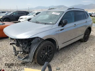 2022 Volkswagen Tiguan SE R-Line Black with VIN 3VV8B7AX2NM105145, listed as a Copart auction lot 61466514 with 27,946 mi miles and Salvage Title. Bid and sale history available at DreamBid. Image 1.