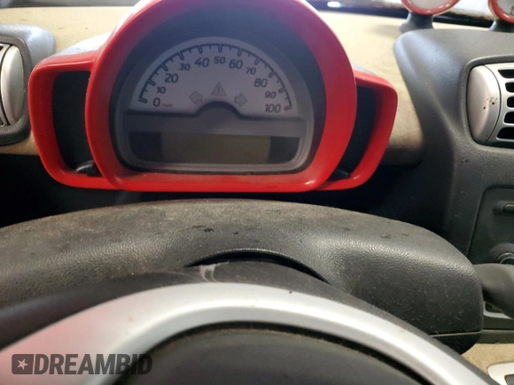 2009 Smart fortwo Passion z VIN WMEEK31X69K239682, wystawiony jako Copart lot #50466415 z przebiegiem Nie podano mil oraz Czysty tytuł • Clean title. Historia ofert i sprzedaży dostępna na DreamBid. Obrazek 9.