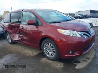 2016 Toyota Sienna XLE with VIN 5TDYK3DC5GS713664, listed as a IAAI auction lot 41933573 with 98,484 mi miles. Bid and sale history available at carsss.com. Image 1.